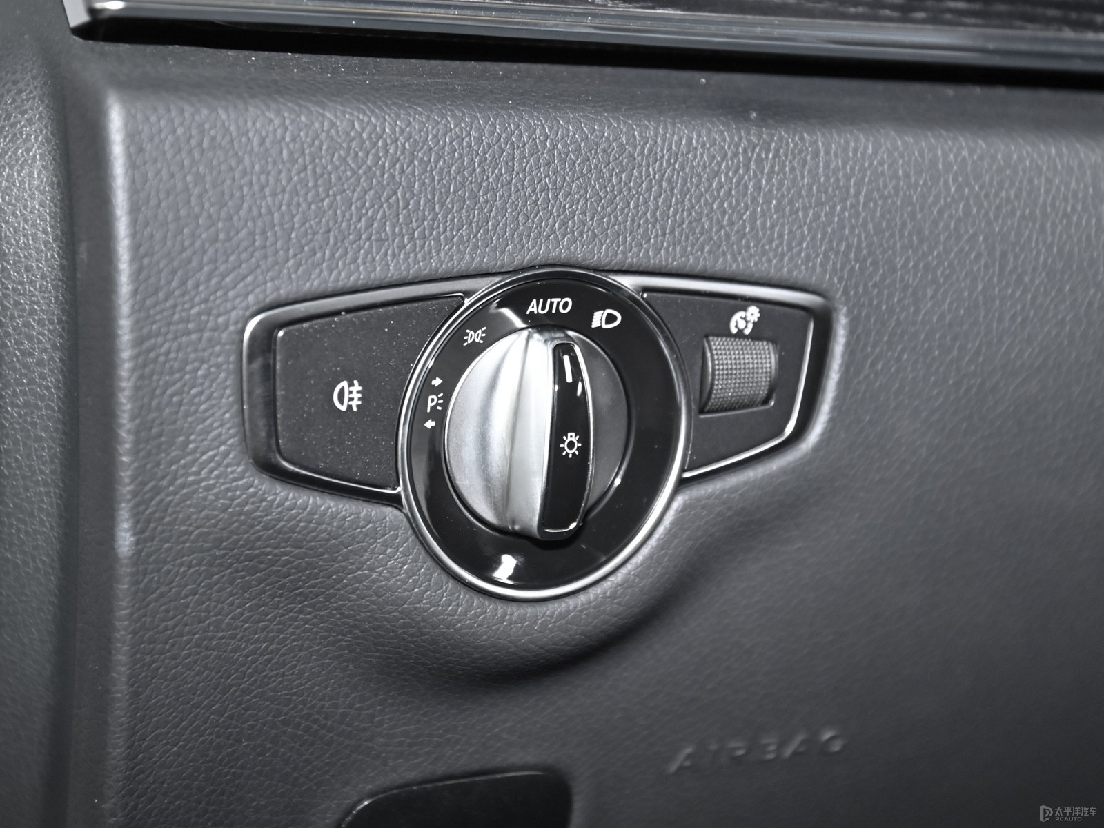 奔馳E級(進口) 2021款 E 260 轎跑車內飾 融合科技與奢華的移動生活空間